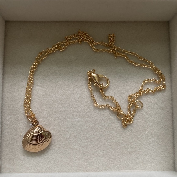 Handmade Gold Charm Seashell Necklace - Picture 8 of 10